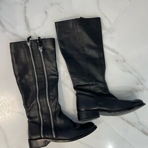 Tahari Black leather boots size 6 1/2.